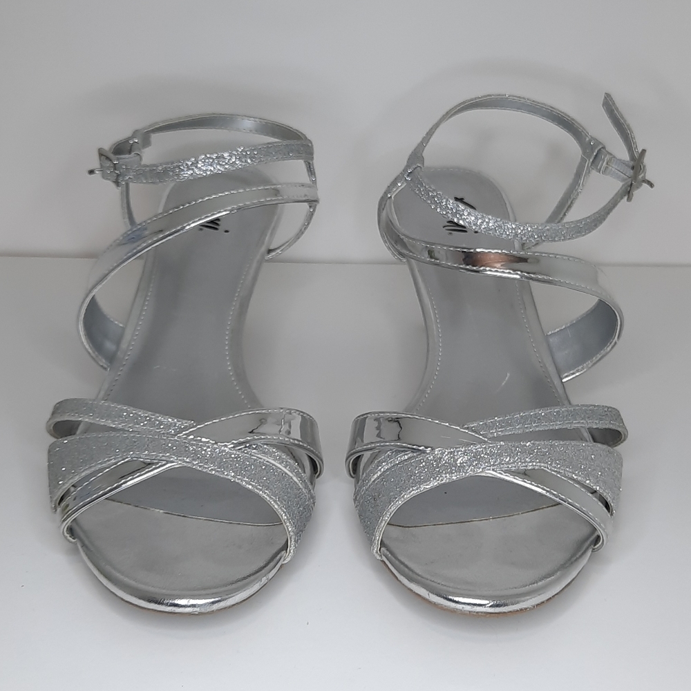 Fioni Shoes Strappy Pump Silver Sparkly Size 9